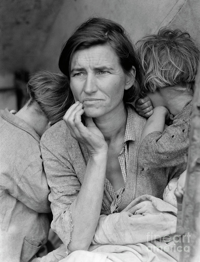Dorothea Lange Photograph - Migrant Mother by Library Of Congress/science Photo Library