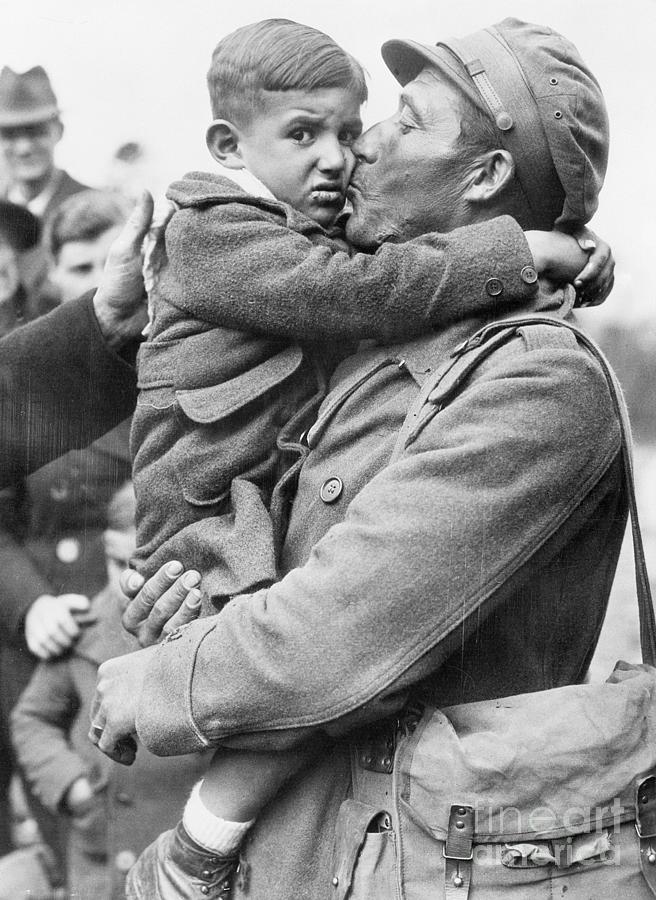 Militiaman Saying Goodbye To His Son Photograph by Bettmann