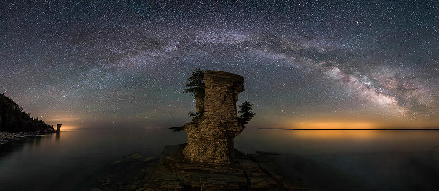 Milky Way Over Flowerpot Island Photograph by Qing Li