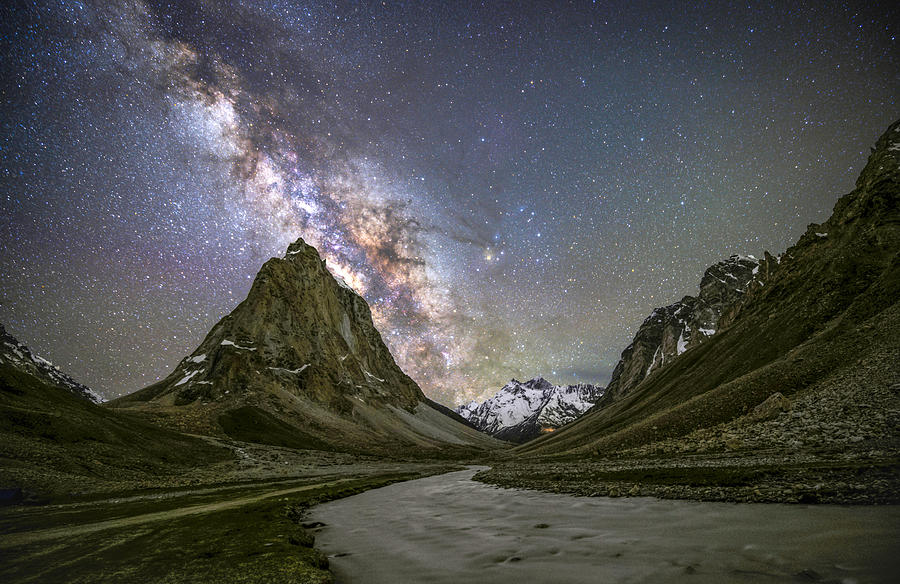 Milky Way Over Gonbo Rongjon Photograph by Santanu Majumder