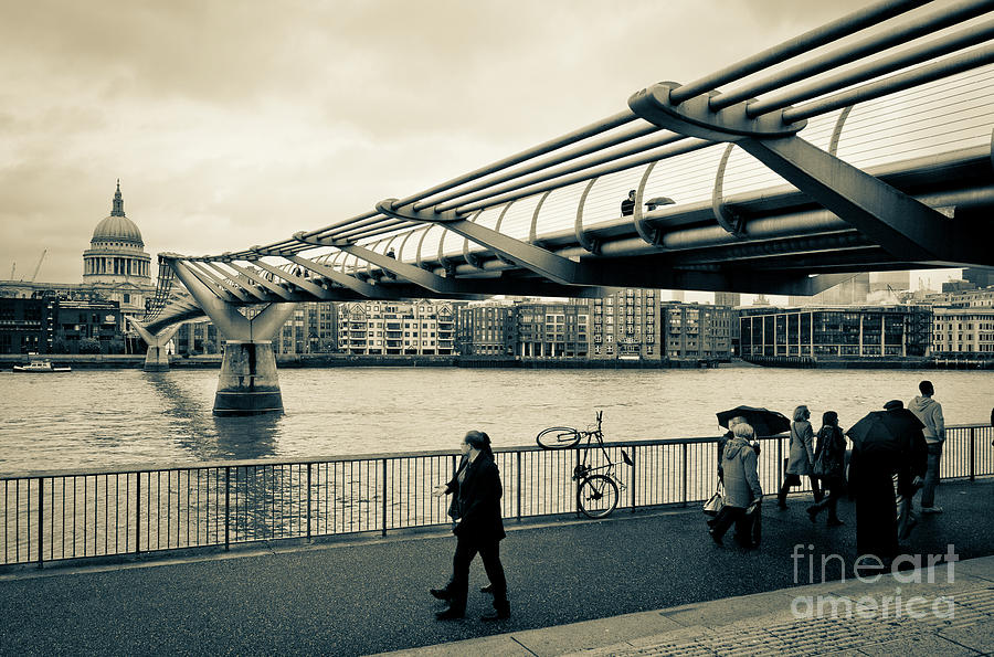 Millennium Bridge 03 by Arnaldo Tarsetti Millennium Bridge 03 by Arnaldo Tarsetti