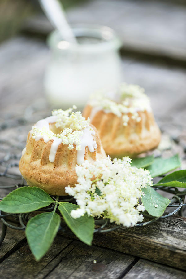 Mini Bundt Cakes With Elderflowers And Icing Photograph by Fotografie-lucie-eisenmann