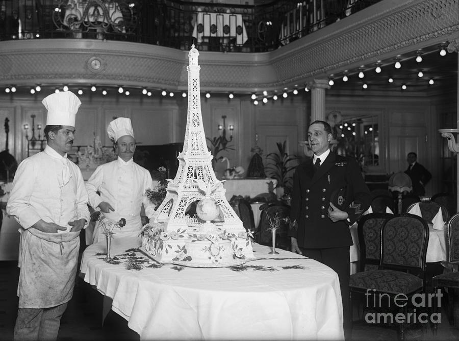 Miniature Eiffel Tower Cake Photograph by Bettmann