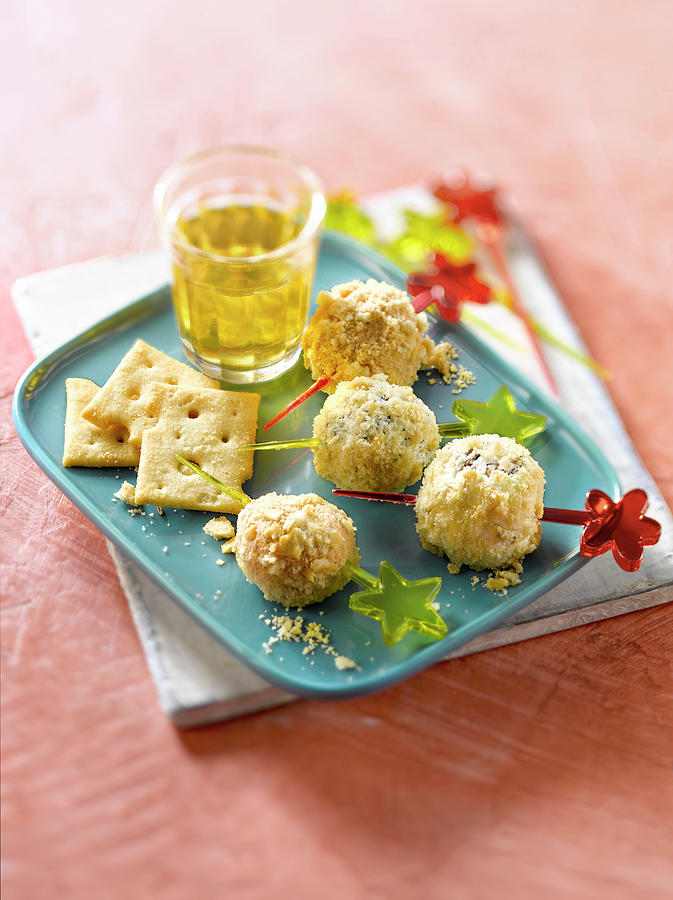 Minis Brochettes De Boulettes De Chevre Frais Aux epices Et Crackers ...