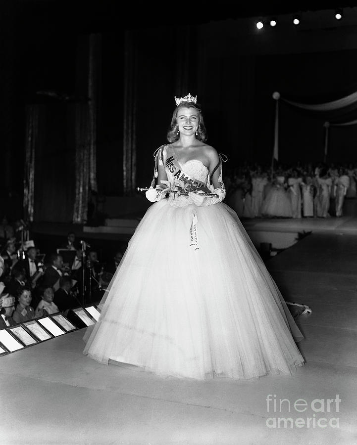 Miss America Of 1958 Walking Down Runway Photograph by Bettmann