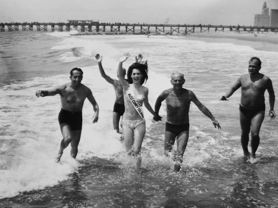Miss Coney Island Arlene Shaw Takes Dip Photograph by New York Daily News Archive