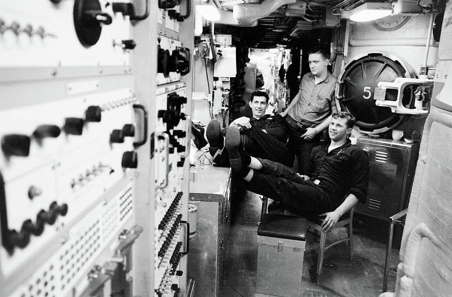 Missile Submarine George Washington Photograph by Paul Schutzer