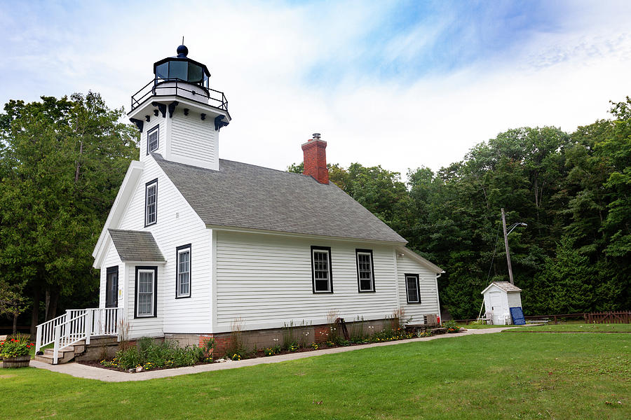 Mission Point Lighthouse Photograph by Fran Riley - Fine Art America