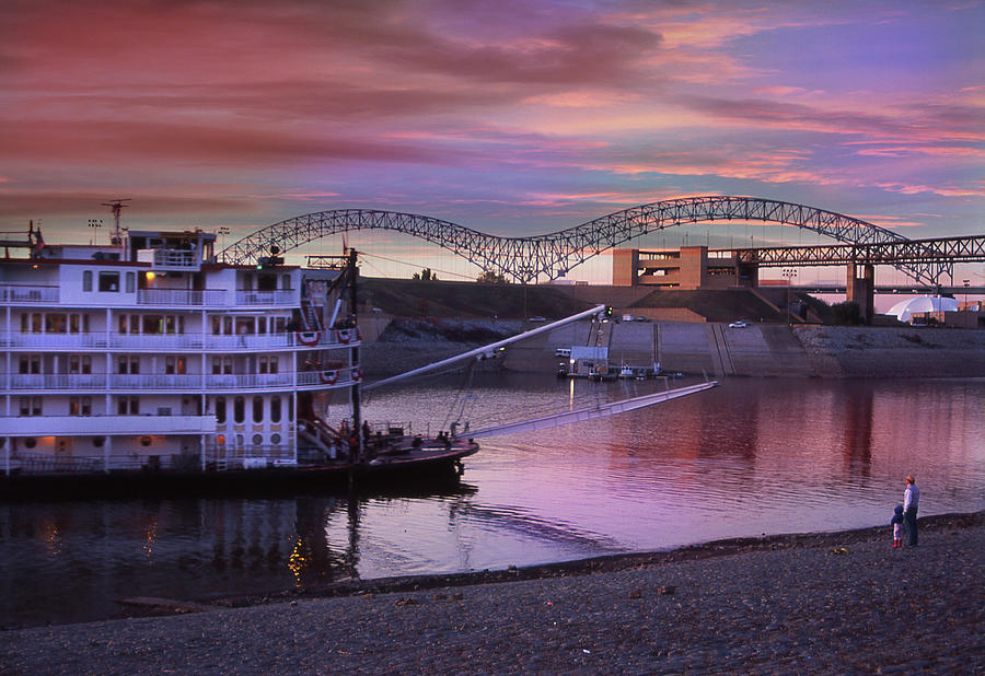 Mississippi Queen at Memphis Photograph by James C Richardson
