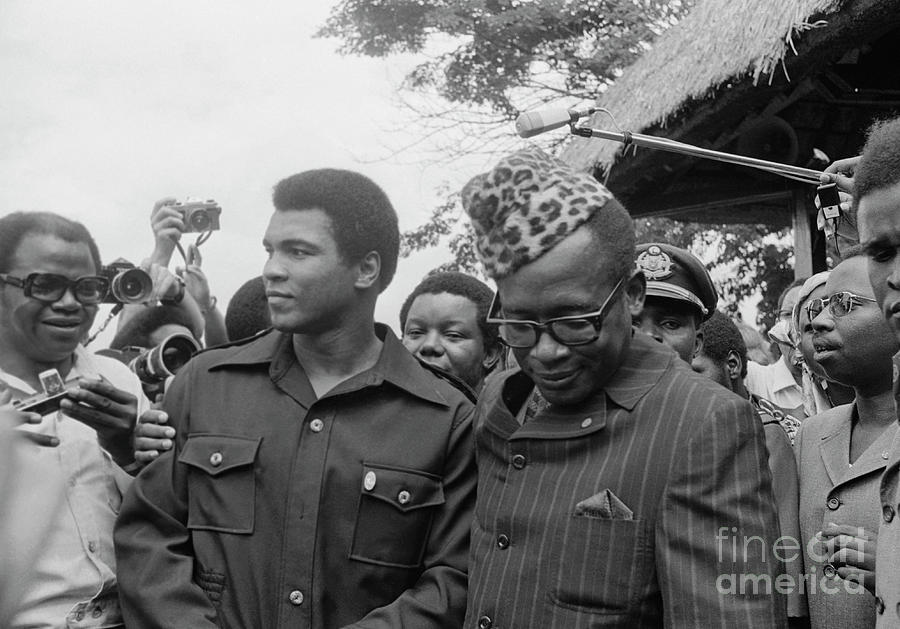 Mobutu And Ali Talking Photograph by Bettmann