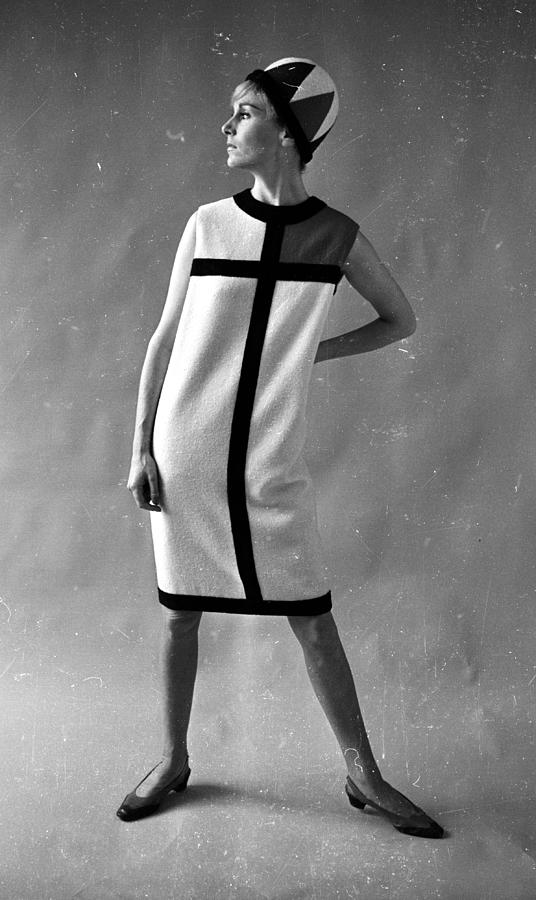 Mode A La Mondrian Photograph by Terry Fincher