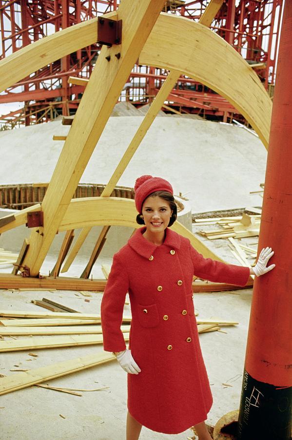 Model In Red At The 1961 New York Worlds Fair Photograph by Frances McLaughlin-Gill