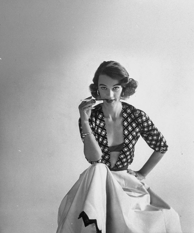 Model Wearing Visible Bra Under Waist-de Photograph by Sharland