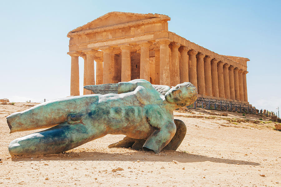 Modern Sculpture Of Icarus In Front Of The Temple Of Concordia, Valley ...