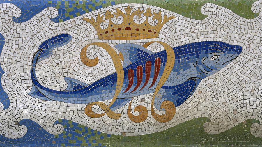 MODERNISM. SPAIN. GAUDI I CORNET, Antoni. CASA BELLESGUARD. Detail of one of the MOSAICS. Ceramic Art by Album