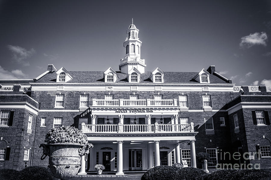 Black And White Photograph - Molly Pitcher Inn at Red Bank by Colleen Kammerer