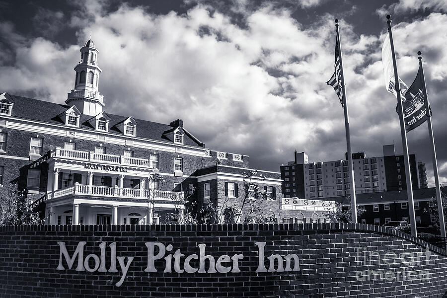 Molly Pitcher Inn - Black and White Photograph by Colleen Kammerer