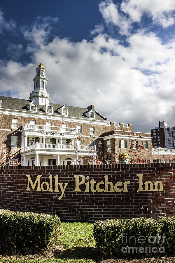 Molly Pitcher Inn Photograph by Colleen Kammerer