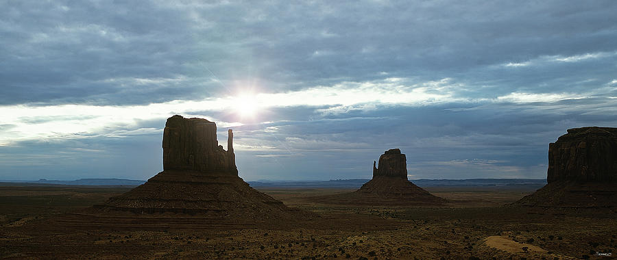 Monument Valley Photograph - Monument Valley 04 by Gordon Semmens