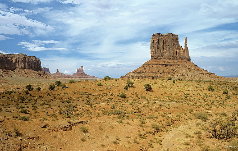 Monument Valley Photograph - Monument Valley 05 by Gordon Semmens