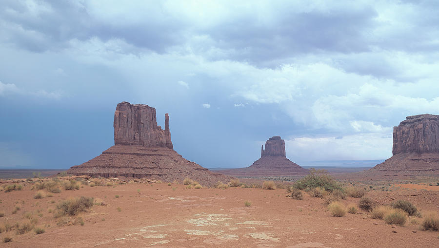 Monument Valley Photograph - Monument Valley 07 by Gordon Semmens