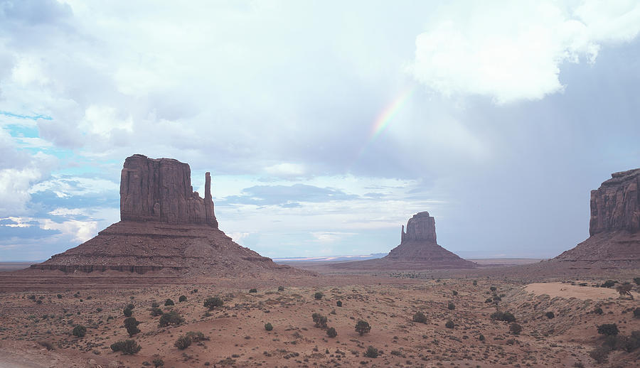 Monument Valley Photograph - Monument Valley 08 by Gordon Semmens