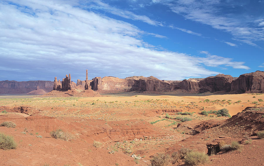 Monument Valley Photograph - Monument Valley 10 by Gordon Semmens