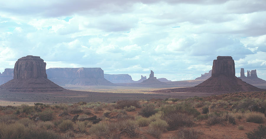 Monument Valley Photograph - Monument Valley 13 by Gordon Semmens
