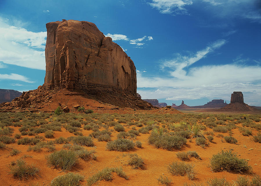 Monument Valley Photograph - Monument Valley 16 by Gordon Semmens