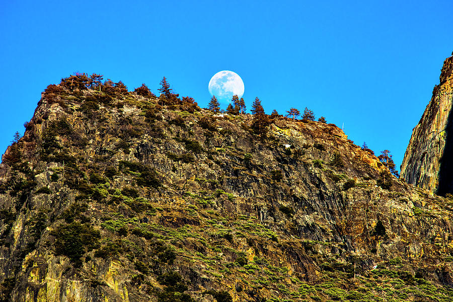 Moonrise Behind Yosemite Ridge Photograph by Garry Gay