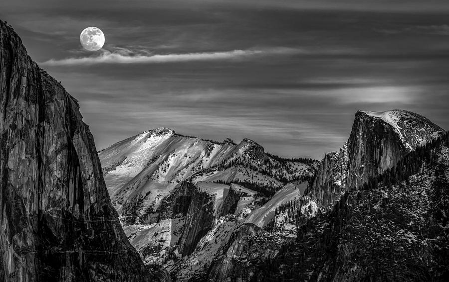 Yosemite National Park Photograph - Moonrise by Ning Lin