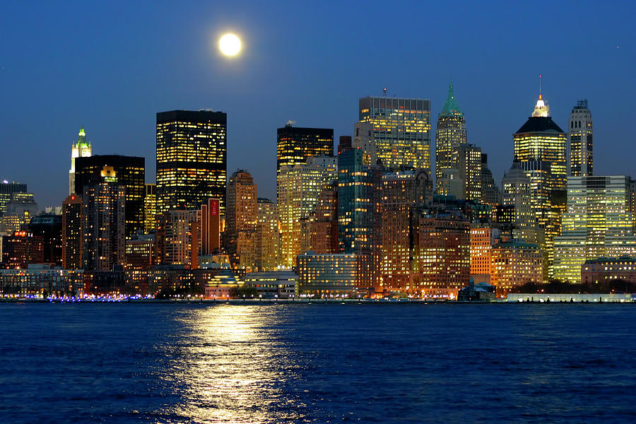 Moonrise Over Manhattan Island Photograph by Jung-pang Wu