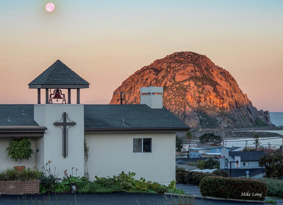 Moonset Above Morro Rock Photograph by Mike Long