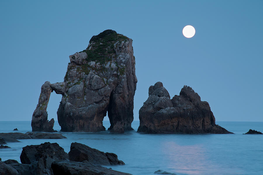 Moonset In Gaztelugache Photograph by Pere Soler