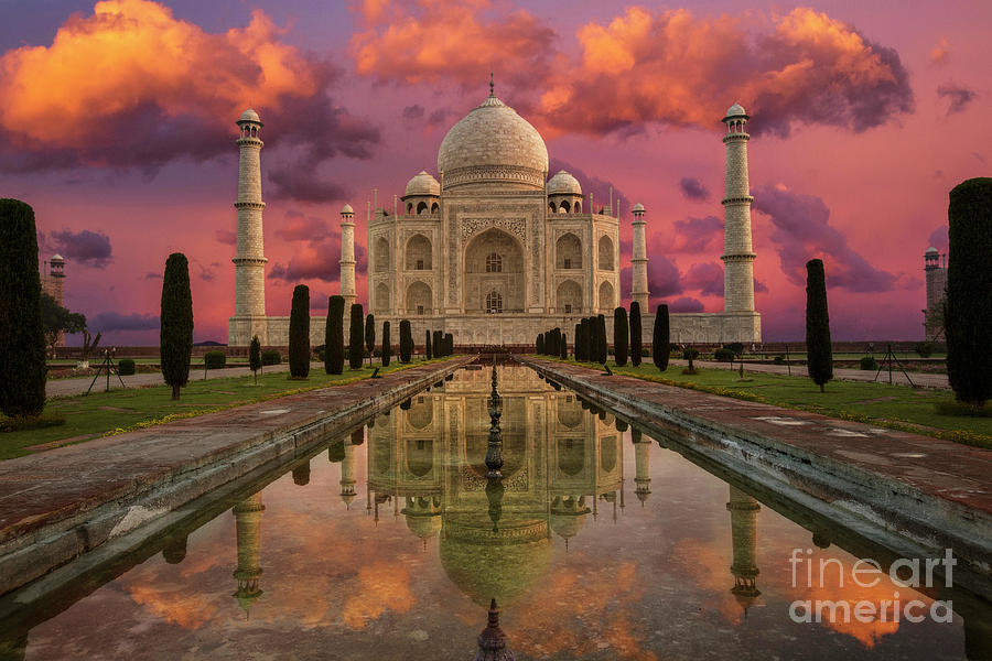 Morning In Taj Mahal by Xavierarnau