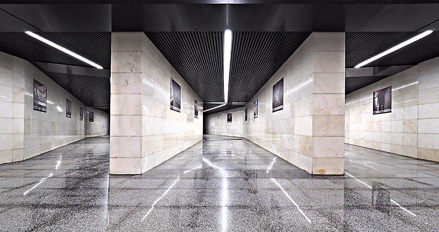 Moscow Photograph - Moscow Metro - Labyrinth by Maxim Makunin