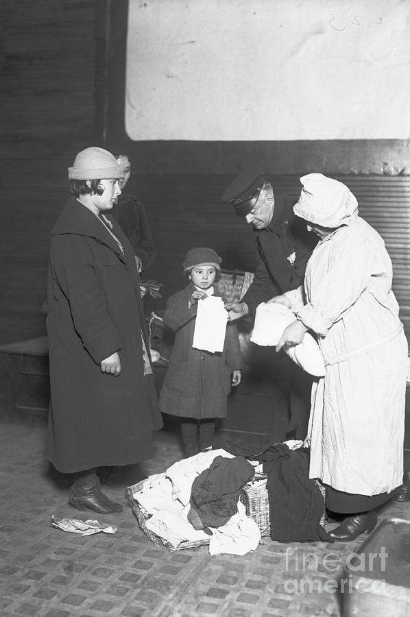 Mother And Child Inspected At Ellis Photograph by Bettmann