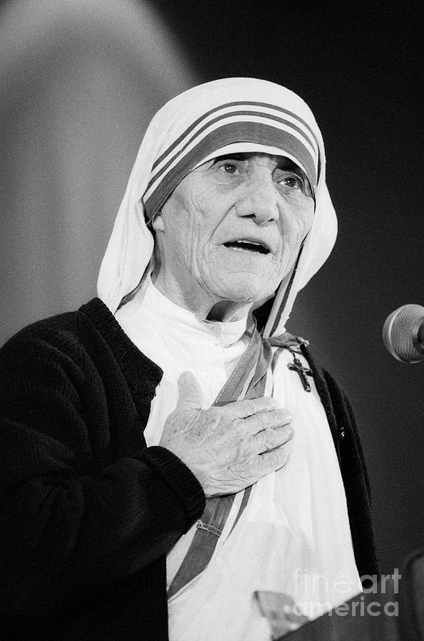 Mother Teresa Speaking At Right To Life Photograph by Bettmann
