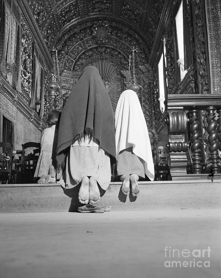 Mother With Children Praying In Church Photograph by Bettmann