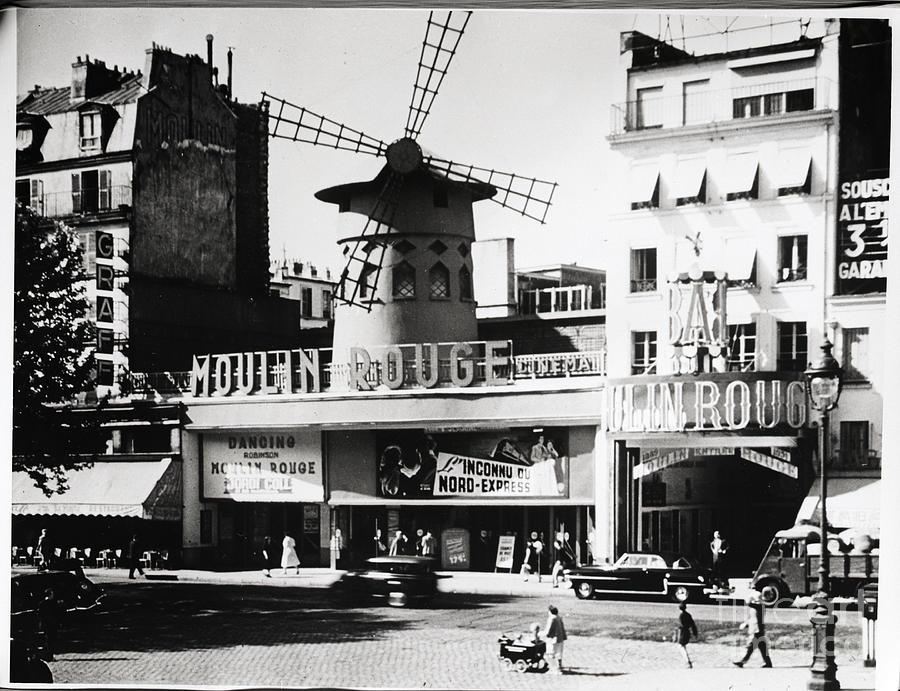 Moulin Rouge Photograph by Bettmann