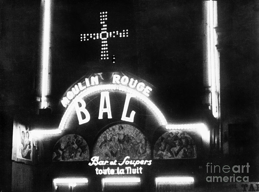 Moulin Rouge Nightclub Sign Photograph by Bettmann
