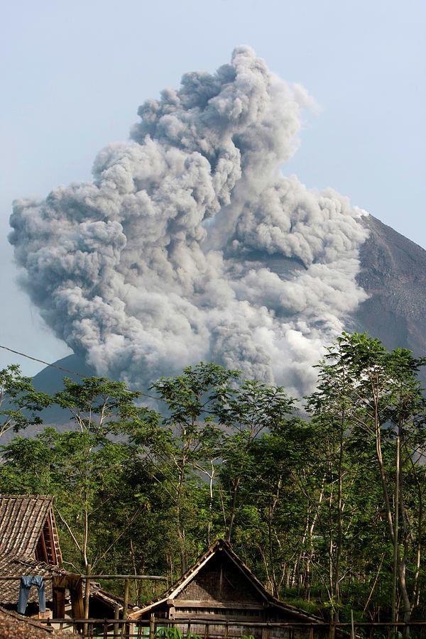 Mount Merapi Spews Pyroclastic Smoke Photograph by Dwi Oblo - Fine Art ...