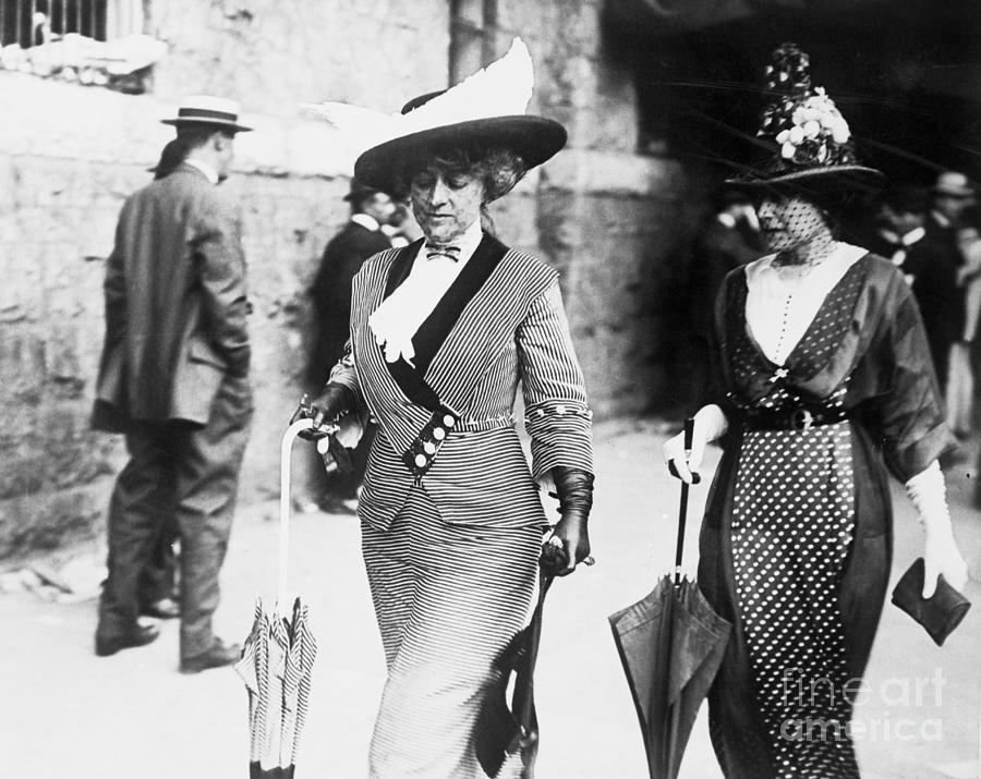 Mrs. W.k. Vanderbilt Strolling Photograph by Bettmann - Fine Art America