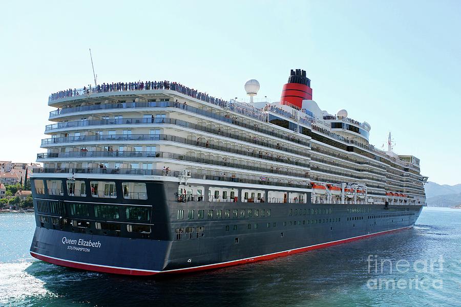 Ms Queen Elizabeth Cruise Ship Photograph by Tony Craddock/science ...