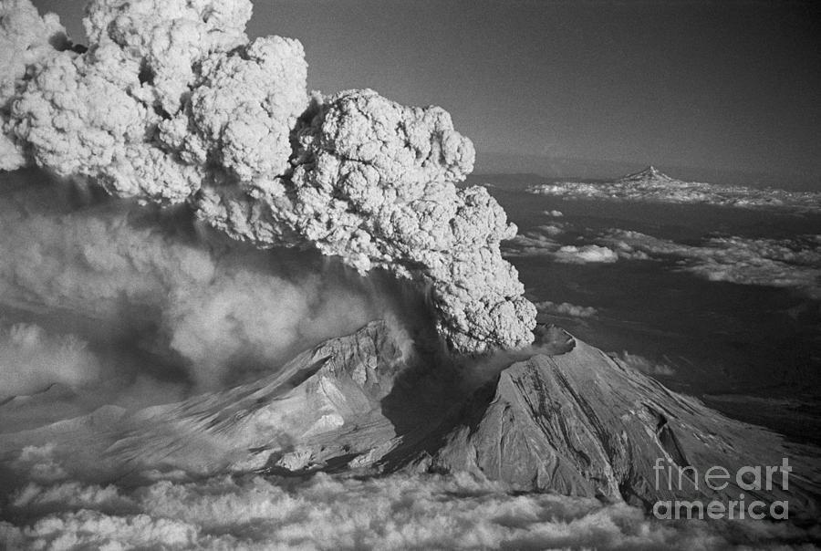 Mt. St. Helens Erupting Photograph by Bettmann