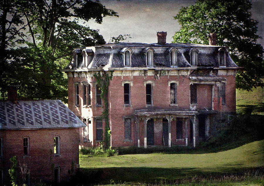 Mudhouse Mansion Photograph by Susan Hope Finley