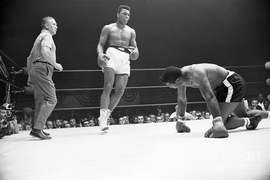 Floyd Patterson v Muhammad Ali unsigned 12x8 photo Ref 1026 