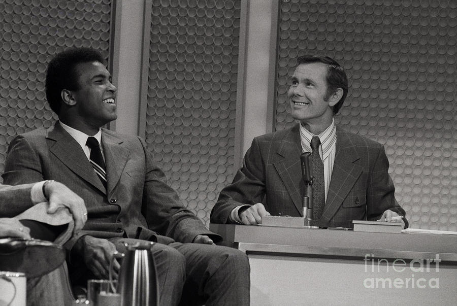 Muhammad Ali And Johnny Carson Photograph by Bettmann