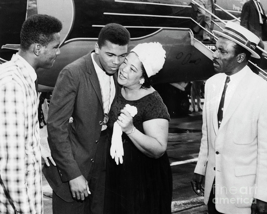 Muhammad Ali With His Family Photograph by Bettmann