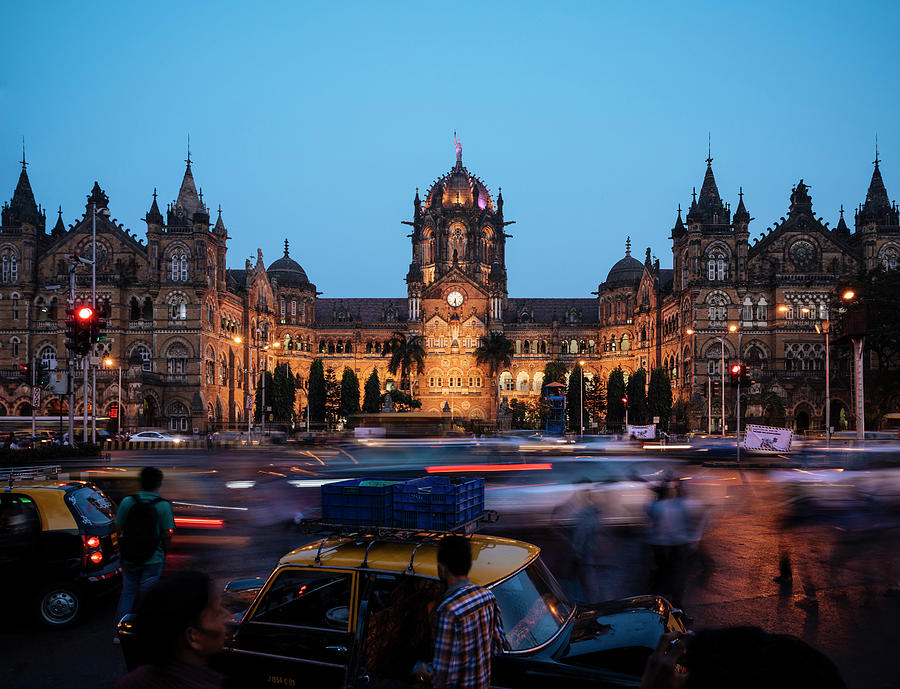 Mumbai Chatrapati Shivaji Terminus (victoria Terminus) At Evening Rush ...